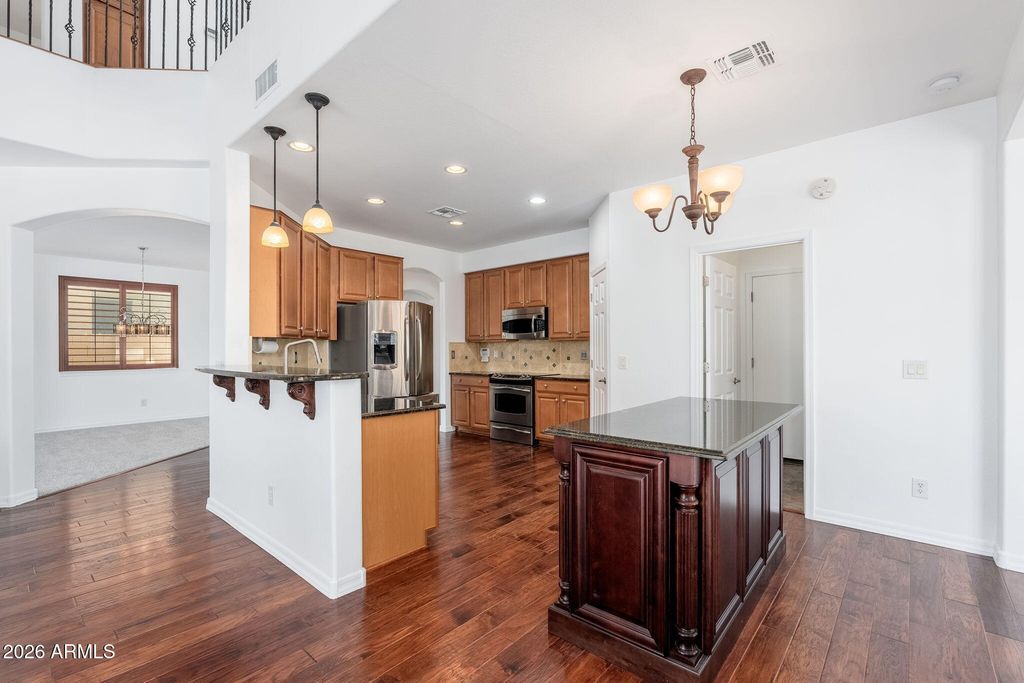 Image 10 of property listing at 10329 W CASHMAN Drive, Peoria, AZ 85383