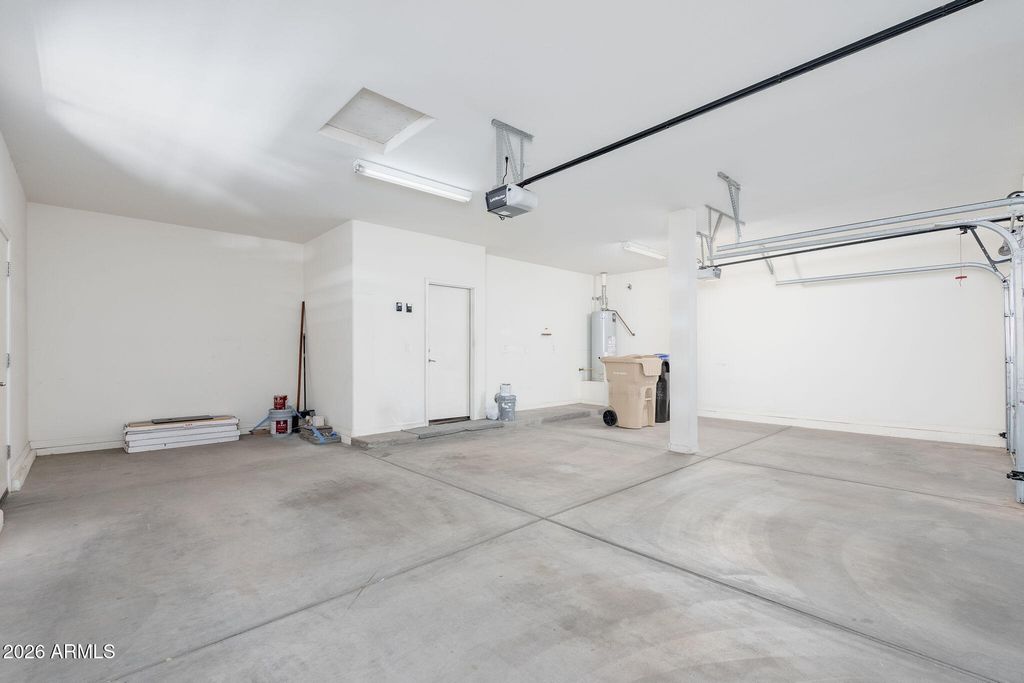 Image 32 of property listing at 10329 W CASHMAN Drive, Peoria, AZ 85383