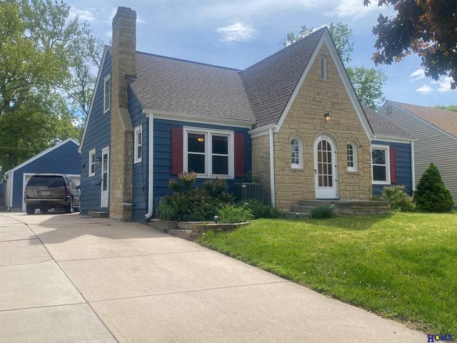 1020 S 32nd Street, Lincoln, NE 68510