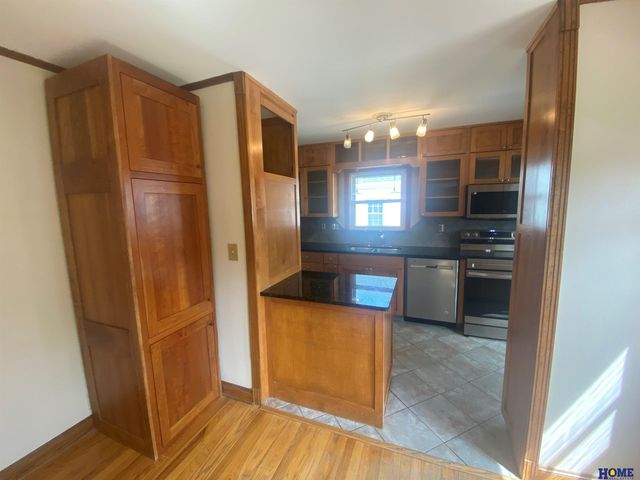 1020 S 32nd Street, Lincoln, NE 68510