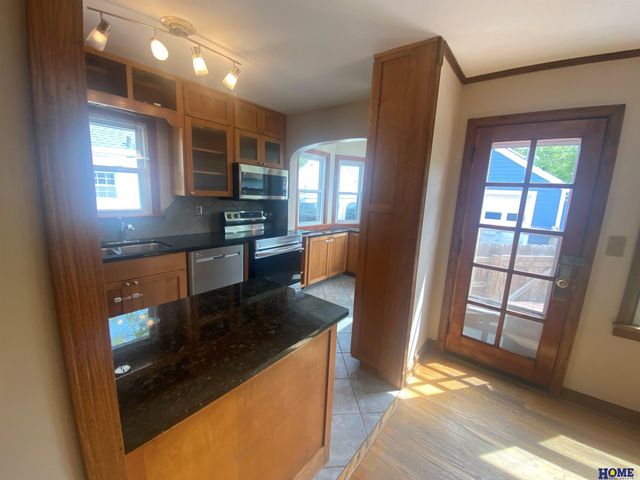 1020 S 32nd Street, Lincoln, NE 68510