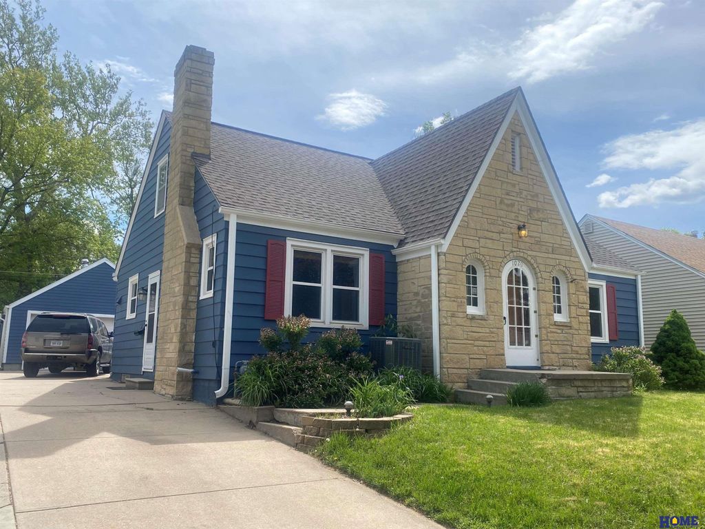 1020 S 32nd Street, Lincoln, NE 68510