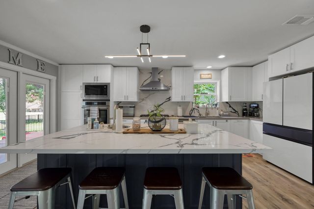 204 Springs Edge Drive, Conroe, TX 77356