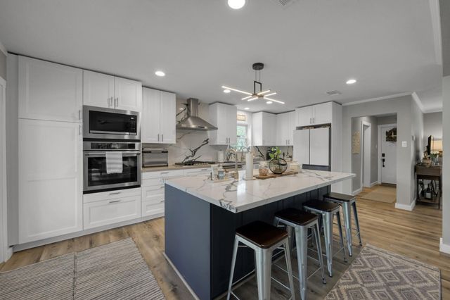 204 Springs Edge Drive, Conroe, TX 77356