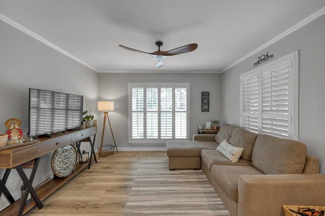 204 Springs Edge Drive, Conroe, TX 77356
