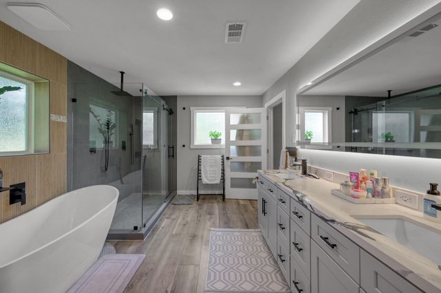 204 Springs Edge Drive, Conroe, TX 77356