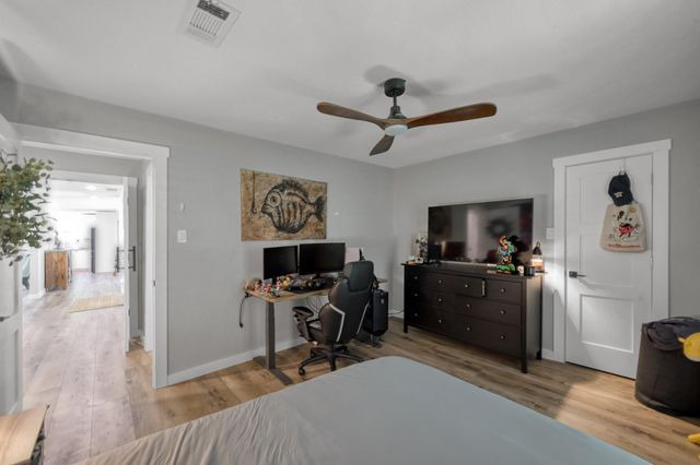 204 Springs Edge Drive, Conroe, TX 77356