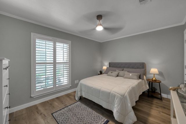 204 Springs Edge Drive, Conroe, TX 77356