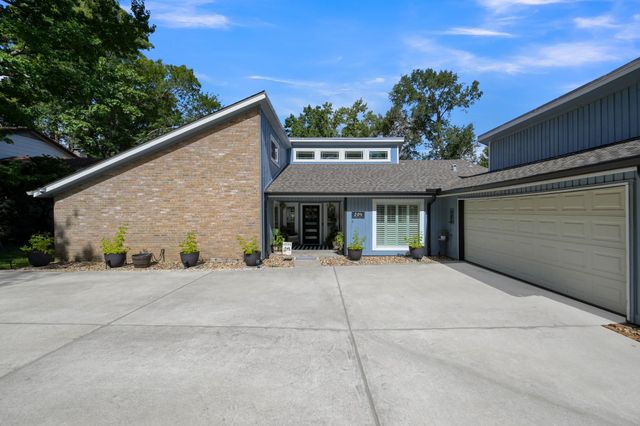 204 Springs Edge Drive, Conroe, TX 77356