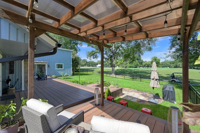 204 Springs Edge Drive, Conroe, TX 77356