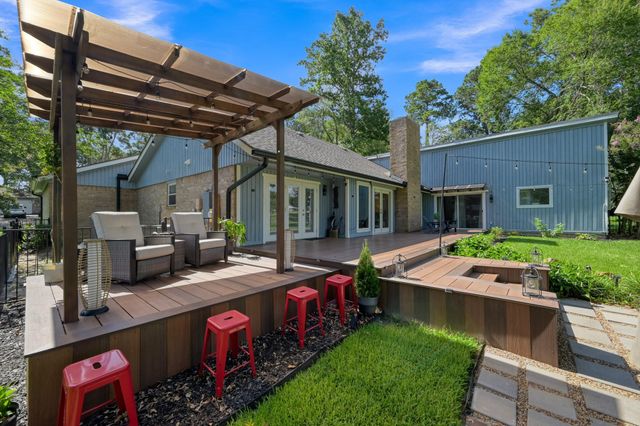 204 Springs Edge Drive, Conroe, TX 77356