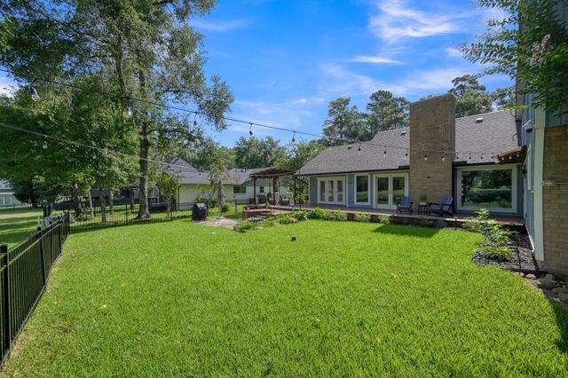 204 Springs Edge Drive, Conroe, TX 77356