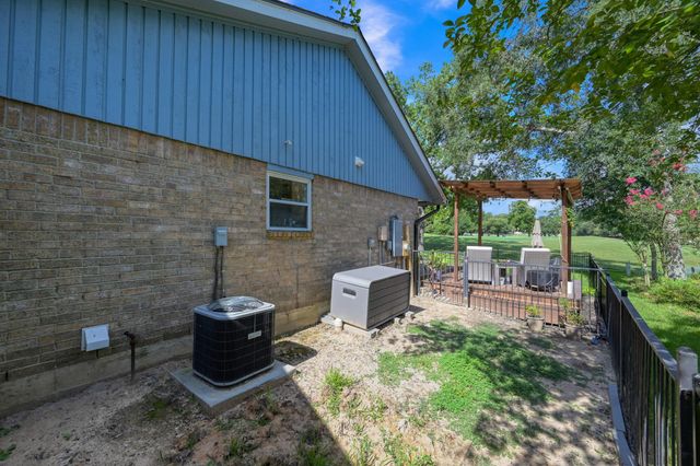 204 Springs Edge Drive, Conroe, TX 77356