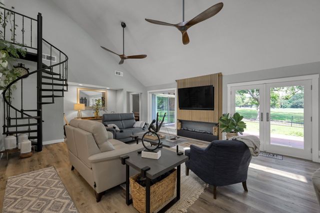 204 Springs Edge Drive, Conroe, TX 77356