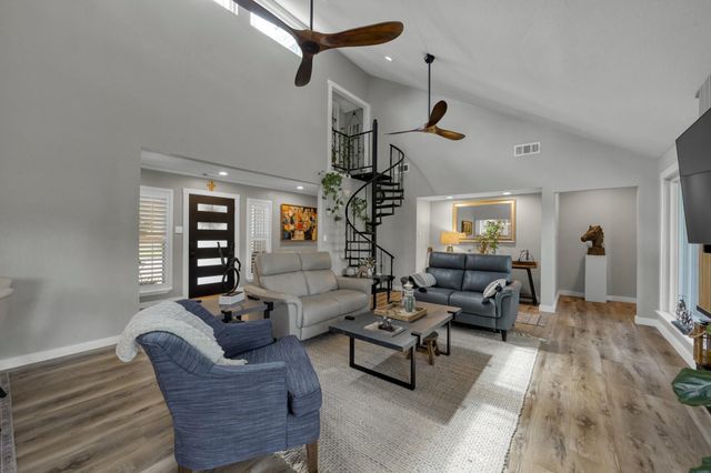 204 Springs Edge Drive, Conroe, TX 77356