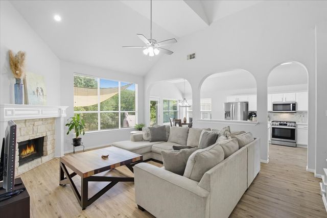 409 Springtree Road, Lake Dallas, TX 75065