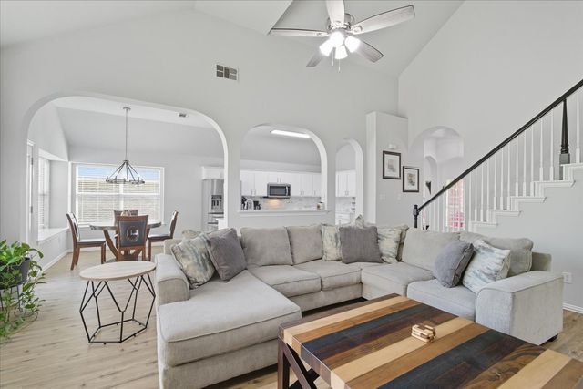409 Springtree Road, Lake Dallas, TX 75065