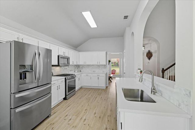 409 Springtree Road, Lake Dallas, TX 75065