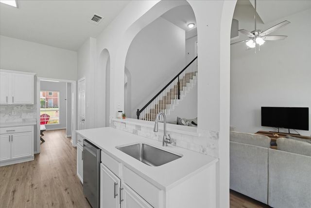 409 Springtree Road, Lake Dallas, TX 75065