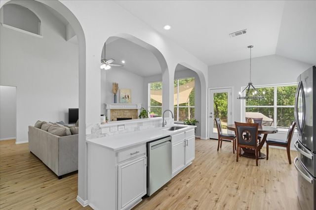 409 Springtree Road, Lake Dallas, TX 75065