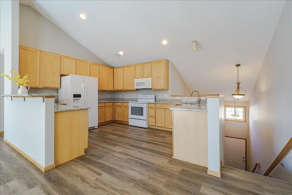 7813 Elm Grove Avenue, New Hope, MN 55428