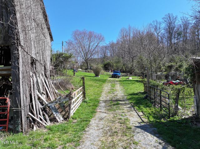 5020 Kingsport Highway, Afton, TN 37616