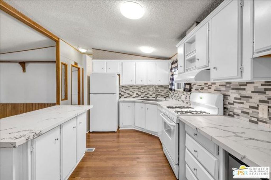 15300 Palm Drive 14, Desert Hot Springs, CA 92240