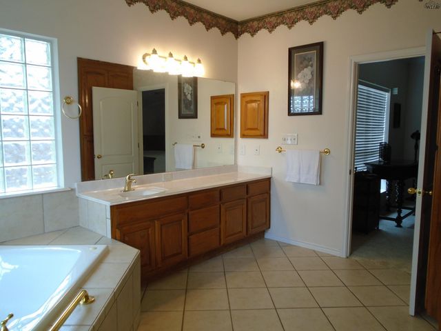 2916 RADNEY LANE, Wichita Falls, TX 76309