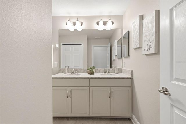 30040 SOUTHWELL LANE, Wesley Chapel, FL 33543