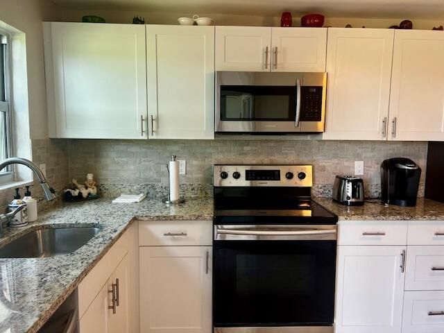 3755 Via Poinciana 304, Lake Worth, FL 33467