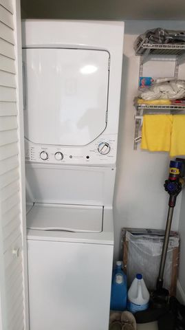 3755 Via Poinciana 304, Lake Worth, FL 33467