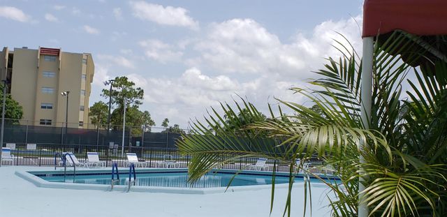 3755 Via Poinciana 304, Lake Worth, FL 33467