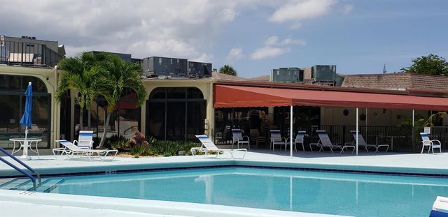 3755 Via Poinciana 304, Lake Worth, FL 33467