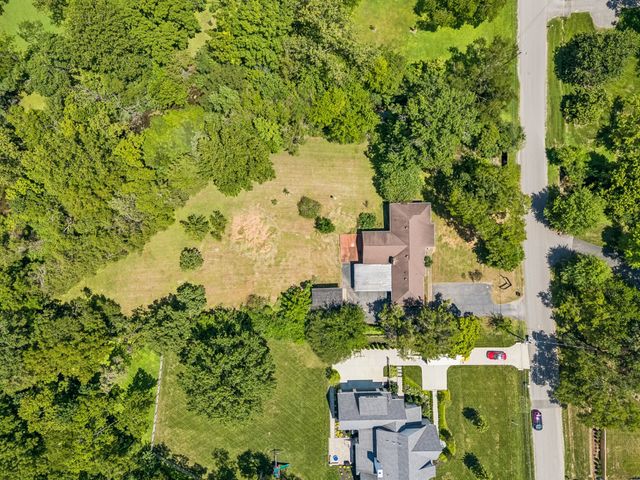 725 Newberry Rd, Nashville, TN 37205