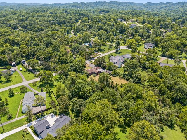 725 Newberry Rd, Nashville, TN 37205