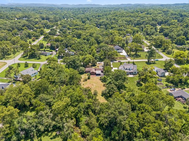725 Newberry Rd, Nashville, TN 37205