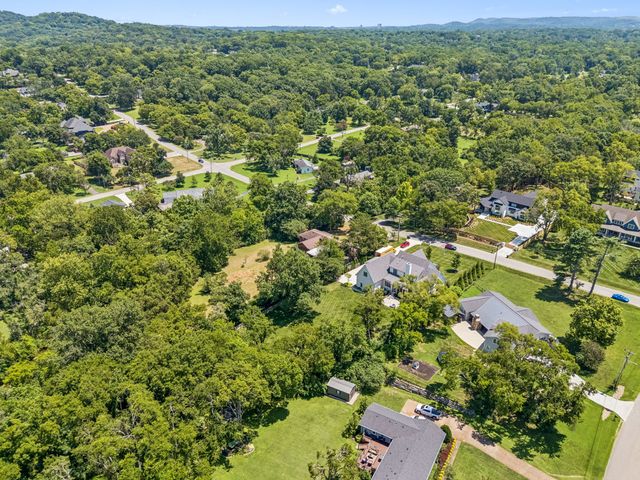 725 Newberry Rd, Nashville, TN 37205