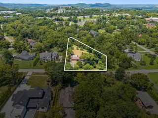 725 Newberry Rd, Nashville, TN 37205
