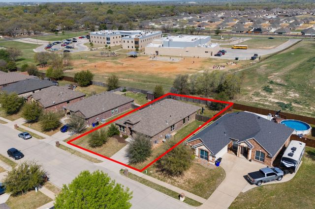 1313 MEADOWLAKES Drive, Azle, TX 76020