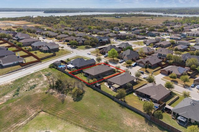 1313 MEADOWLAKES Drive, Azle, TX 76020