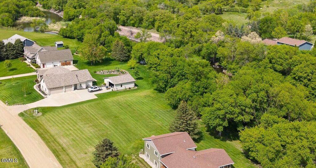 1518 Island Park Drive, Jamestown, ND 58401 photo 2