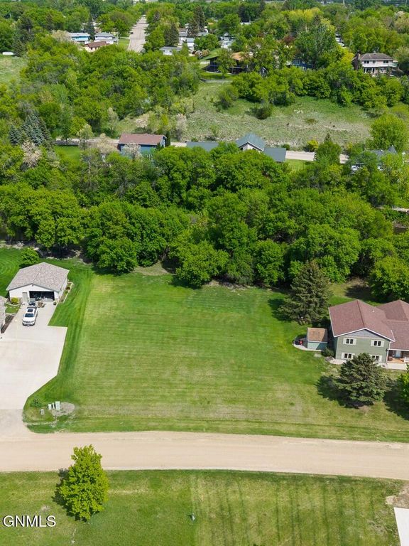 1518 Island Park Drive, Jamestown, ND 58401 photo 4