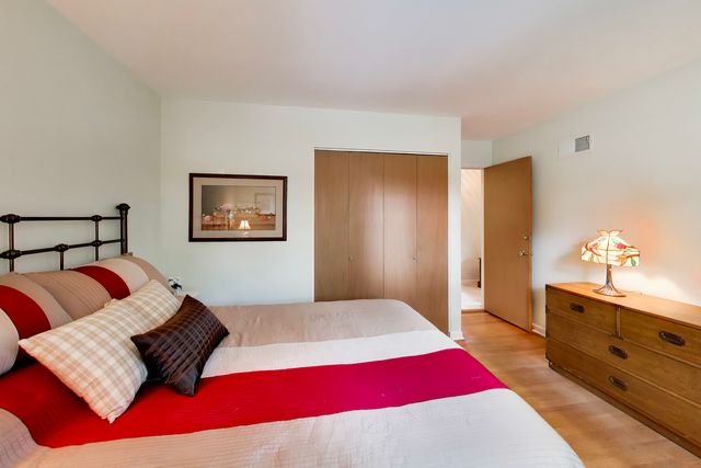 1608 E Jonquil Terrace, Arlington Heights, IL 60004