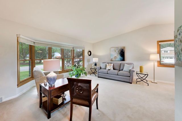 1608 E Jonquil Terrace, Arlington Heights, IL 60004