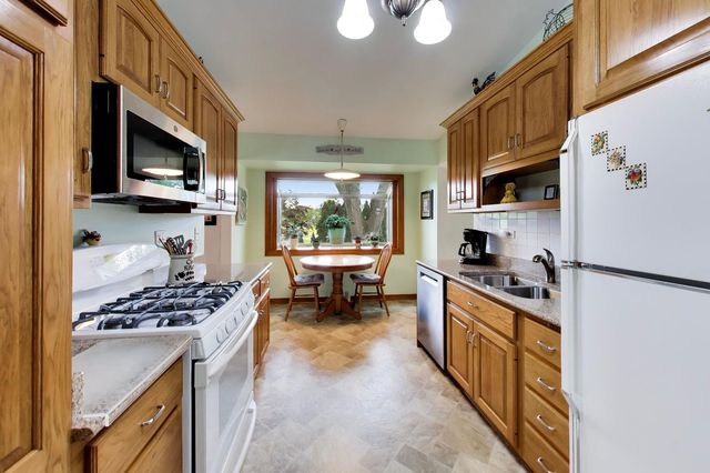 1608 E Jonquil Terrace, Arlington Heights, IL 60004