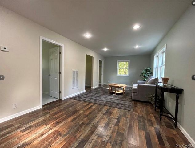 30 Daly Road, Middletown, NY 10940