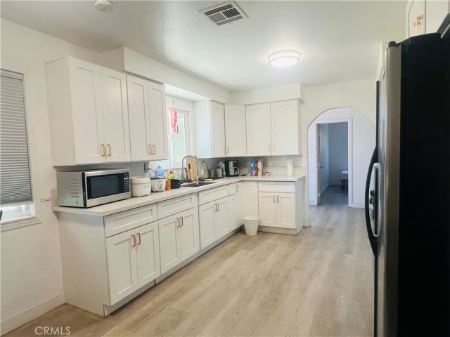 556 W Campus View, Riverside, CA 92507