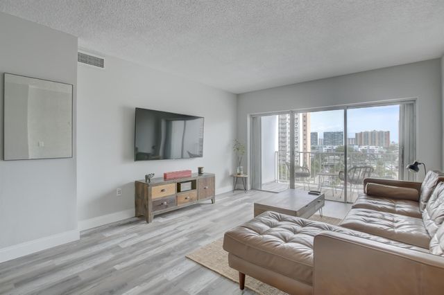 500 Bayview Drive 727, Sunny Isles Beach, FL 33160