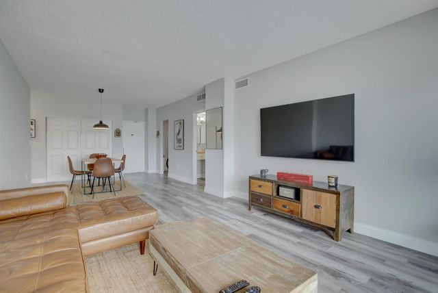 500 Bayview Drive 727, Sunny Isles Beach, FL 33160