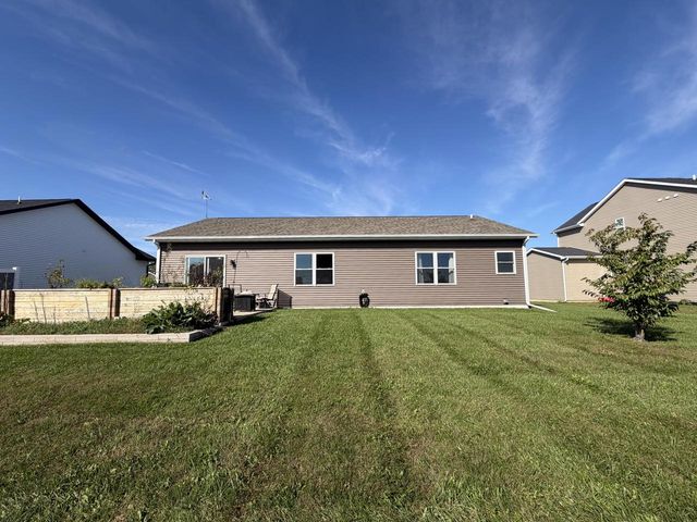 219 N Autumn DRIVE, Delavan, WI 53115